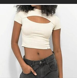 Ninth Hall Cuddie Birch Cream Cut Out Crop  Baby T-Shirt Size XL